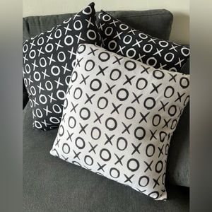 Stylish set of 3 pillows
